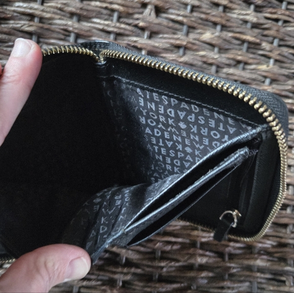 Kate Spade Womens Classic Leather Wallet Black Zip Around Compact Saffiano Gift - Picture 7 of 8